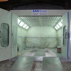 Cabine de pintura automotiva